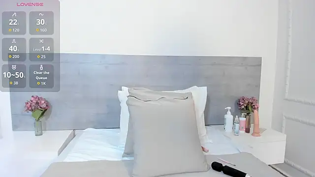 sunnyWhitee online show from October 31, 2025, 7:26 pm