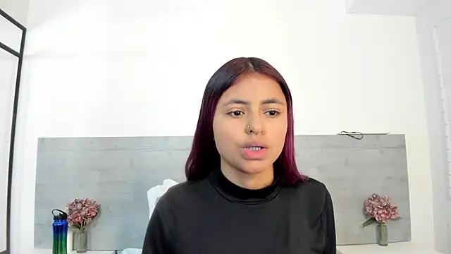 sunnyWhitee online show from June 1, 2026, 7:15 pm