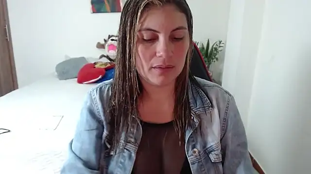 Snapshot of Secret_Bella chatting on November 7, 2025, 11:32 am Secret Bella online show from November 7, 2025, 11:32 am