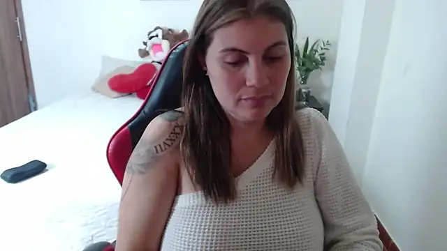 Snapshot of Secret_Bella chatting on November 10, 2025, 12:15 pm Secret Bella online show from November 10, 2025, 12:15 pm