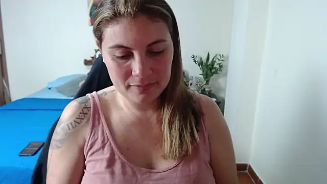 Snapshot of Secret_Bella chatting on November 18, 2025, 11:25 am Secret Bella online show from November 18, 2025, 11:25 am