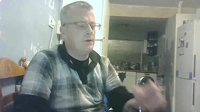 Snapshot of hefin18 chatting on February 5, 2026, 7:51 pm hefin18 online show from February 5, 2026, 7:51 pm