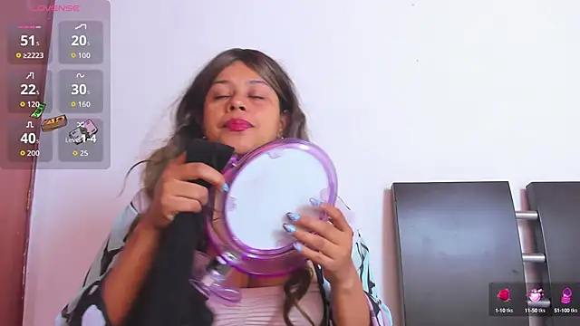 Snapshot of _Vale21_ chatting on September 13, 2025, 1:22 pm  Vale21  online show from September 13, 2025, 1:22 pm