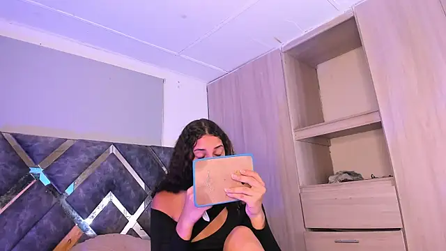 candice777 online show from October 24, 2025, 1:18 pm