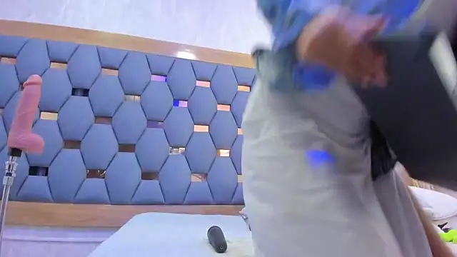 crystal sm online show from December 23, 2025, 3:59 am