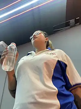 oizoe online show from December 17, 2025, 7:31 pm