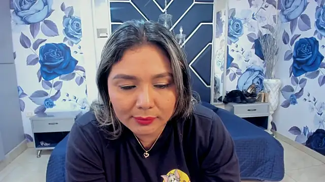 LatinaHoleQueen online show from October 9, 2025, 2:26 pm