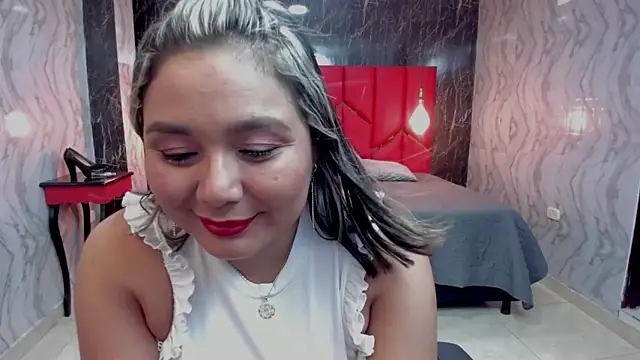 LatinaHoleQueen online show from May 20, 2026, 3:29 pm