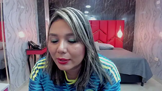 LatinaHoleQueen online show from June 17, 2026, 3:35 pm