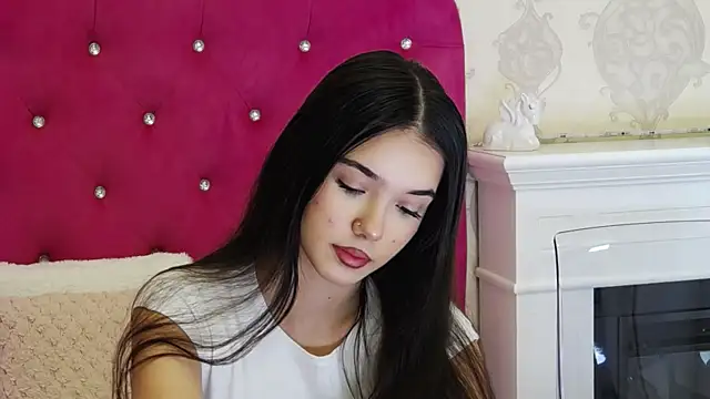 Snapshot of AlexisDevine chatting on November 2, 2025, 5:21 am AlexisDevine online show from November 2, 2025, 5:21 am