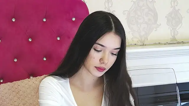 Snapshot of AlexisDevine chatting on November 24, 2025, 5:18 am AlexisDevine online show from November 24, 2025, 5:18 am