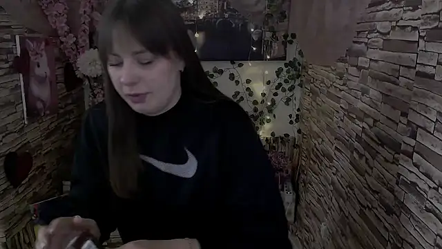 Amanda Bright  online show from October 22, 2025, 6:35 am