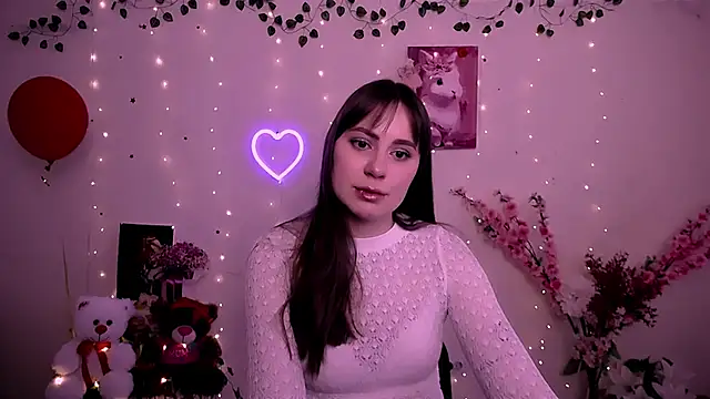 Amanda Bright  online show from April 21, 2026, 11:27 am