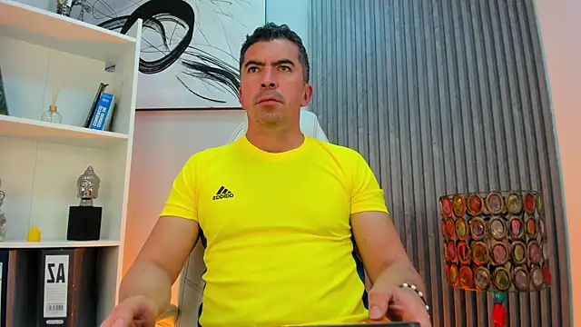 Snapshot of JuanKFit_45 chatting on July 9, 2026, 4:16 am JuanKFit 45 online show from July 9, 2026, 4:16 am