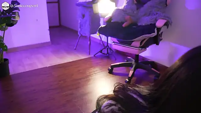 AnnieCouperr online show from February 28, 2026, 7:59 pm