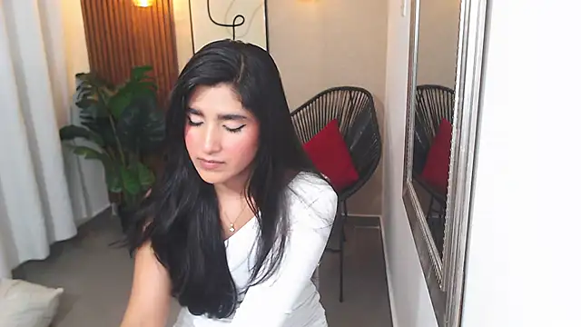 Snapshot of Lia_Mar_ chatting on April 23, 2026, 6:32 pm Lia Mar online show from April 23, 2026, 6:32 pm