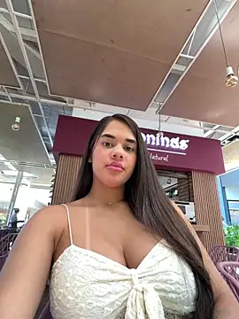 BellaLeclair online show from April 26, 2026, 3:21 pm