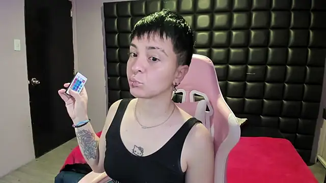  Hannah Hot online show from November 17, 2025, 12:55 pm