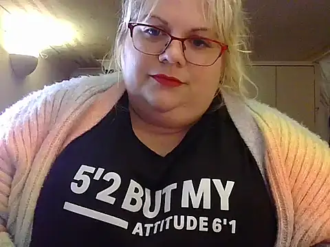 Snapshot of Kinkyhousewife83 chatting on October 15, 2025, 6:52 pm Kinkyhousewife83 online show from October 15, 2025, 6:52 pm