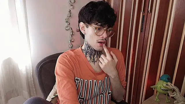 Mihail leroy online show from December 18, 2025, 3:29 pm