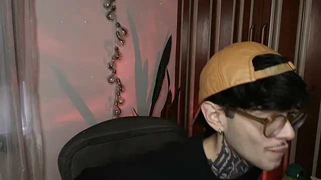 Mihail leroy online show from December 21, 2025, 9:44 pm