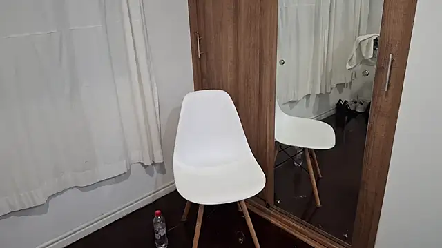 kayleesims  online show from April 9, 2026, 11:32 pm