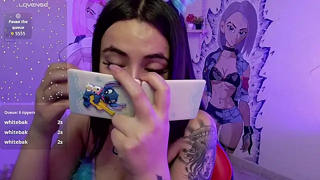 sofi lara28 online show from February 18, 2026, 12:23 pm