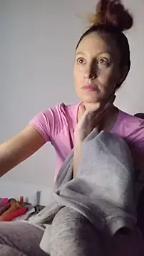 Snapshot of AnneNay chatting on February 18, 2026, 1:01 am AnneNay online show from February 18, 2026, 1:01 am