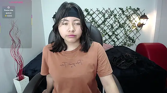 Louisa  clare online show from November 10, 2025, 11:59 pm