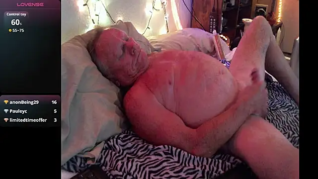 Pussyeat2please online show from April 14, 2026, 12:33 pm