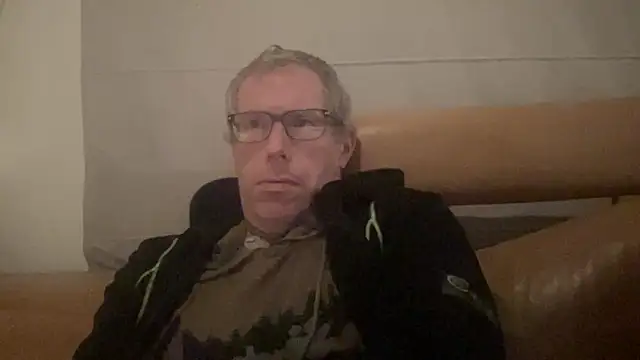 choupipat1 online show from November 19, 2025, 8:20 pm