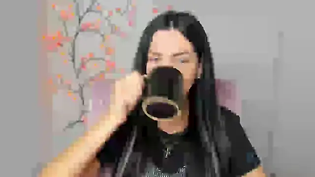 Lune Moon online show from April 6, 2026, 5:41 am