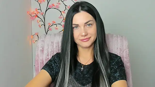 Lune Moon online show from April 18, 2026, 5:22 am