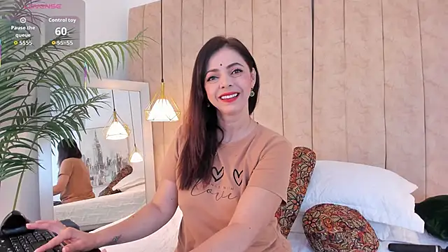 Snapshot of Anantaa_ chatting on December 2, 2025, 11:37 am Anantaa online show from December 2, 2025, 11:37 am