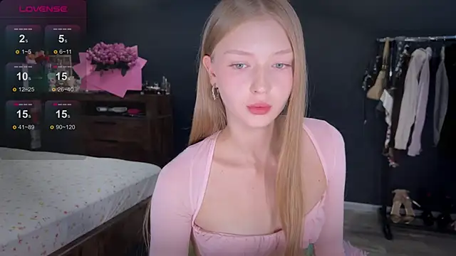 holylisssa online show from October 5, 2025, 4:38 pm