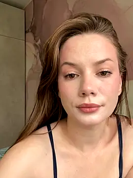 Rosie Holmes  online show from September 26, 2025, 5:11 am