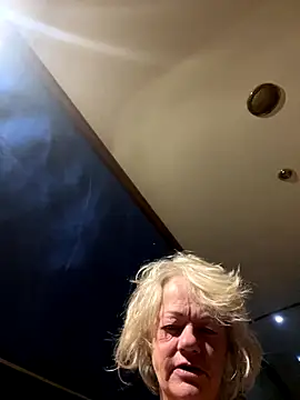 Snapshot of ladyboatlady chatting on September 28, 2025, 4:51 am ladyboatlady online show from September 28, 2025, 4:51 am