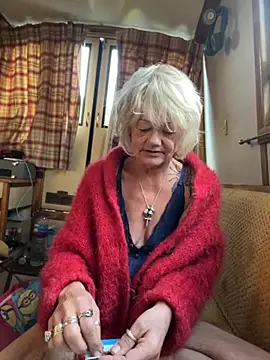 Snapshot of ladyboatlady chatting on September 30, 2025, 6:40 am ladyboatlady online show from September 30, 2025, 6:40 am