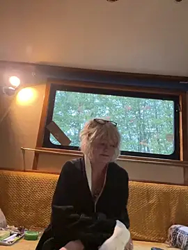 Snapshot of ladyboatlady chatting on October 9, 2025, 6:33 am ladyboatlady online show from October 9, 2025, 6:33 am