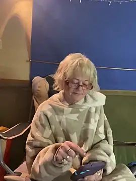 ladyboatlady online show from February 4, 2026, 7:25 am