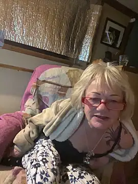 ladyboatlady online show from February 23, 2026, 7:22 pm