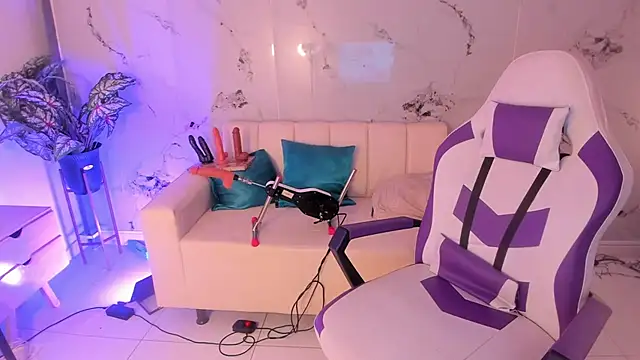 Snapshot of scarlett_enjoy1 chatting on September 15, 2025, 12:49 pm scarlett enjoy1 online show from September 15, 2025, 12:49 pm