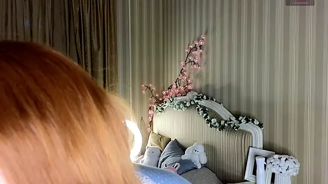 Juuulia  online show from March 6, 2026, 2:24 pm