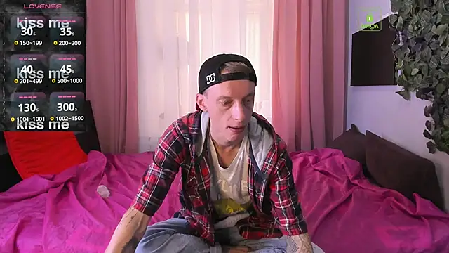 Snapshot of InkedJames chatting on September 16, 2025, 10:27 am InkedJames online show from September 16, 2025, 10:27 am