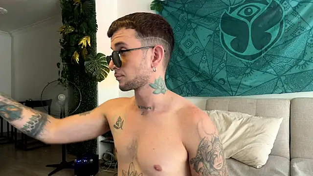 Neythancooper online show from November 10, 2025, 7:13 pm