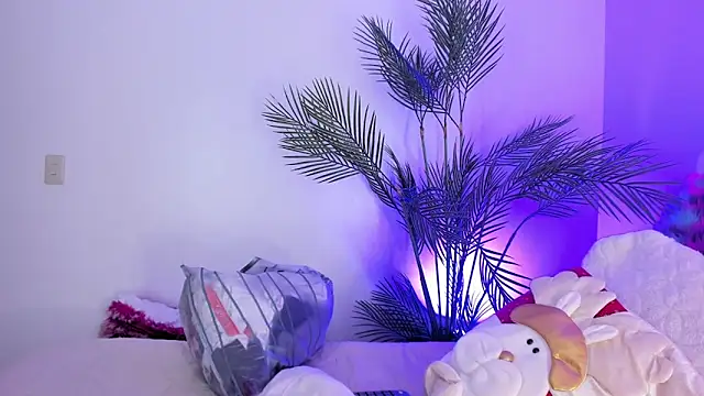 Hadid Jimenez  online show from November 12, 2025, 7:46 pm