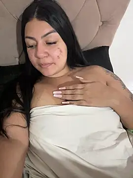 julianamascarada online show from September 19, 2025, 5:35 pm