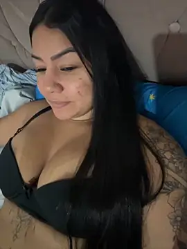 julianamascarada online show from November 11, 2025, 1:00 pm