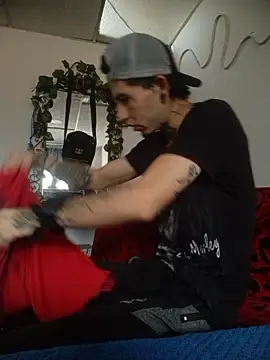 Tattoboy19cm online show from December 17, 2025, 3:40 pm