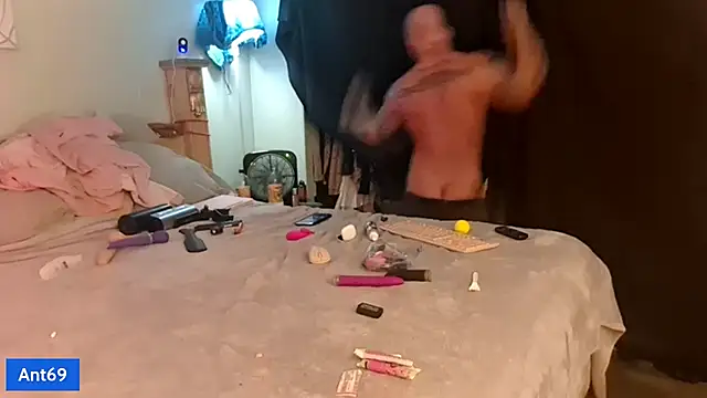 AntMeich6969 online show from October 18, 2025, 3:02 pm